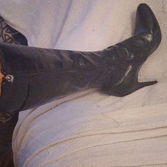 Boots - Picture 3 of 4